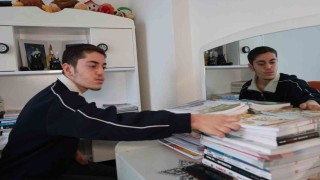 18 günlükken uzuvlarını kaybeden genç azmiyle örnek oluyor