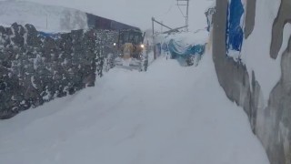 2 bin 300 rakımda zorlu karla mücadele çalışması