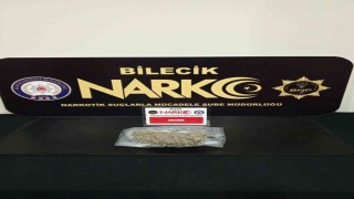 220 gram uyuşturucu maddeyi çadırın içine saklamışlar