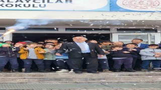 47 yıllık eğitimci alkışlarla mesleğine veda etti