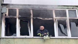 5 katlı apartmanda yangın paniği: 8 kişi itfaiye ekiplerince kurtarıldı
