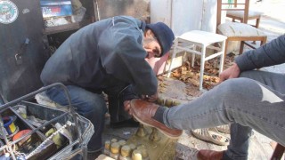 67 yaşındaki ayakkabı boyacısı ekmek mücadelesi veriyor