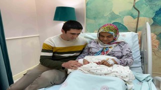 8 yıllık evlat hasreti yılbaşında son buldu: Tuncelide 2026nın ilk bebeği Sahra dünyaya gözlerini açtı