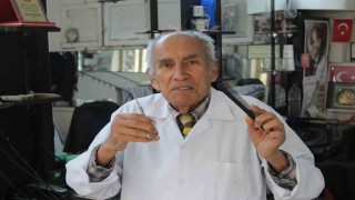 80 yaşında, 66 yıldır berber