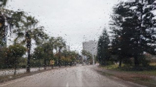 Adana güne yağmurlu başladı