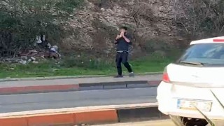 Adanada herkesin gözü önünde poşetle uçucu madde çekti