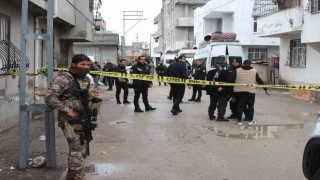 Adanada taşlı, sopalı, silahlı kavga: 1 ölü, 5 yaralı