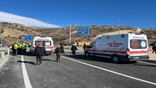 Adıyamanda iki otomobil çarpıştı: 4 yaralı