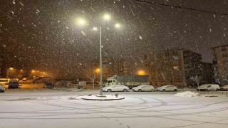Adıyamanda kar yağışı etkisini artırdı