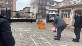 AFAD iki okulda eğitim verip, tatbikat yaptı