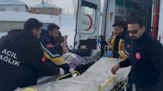 Ağrı Patnos Uzunca köyünde zamanla yarış: 15 yaşındaki hasta paletli ambulansla hastaneye götürüldü