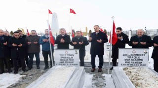 Ağrı Valisi Önder Bozkurt görevine şehitlik ziyaretiyle başladı