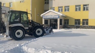 Ağrıda 90 okul ve kamu kurumunda kar temizleme çalışması