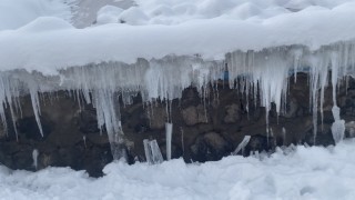 Ağrıda dondurucu soğuk etkisini sürdürüyor