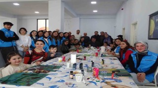 Ailece ahşap boyadılar