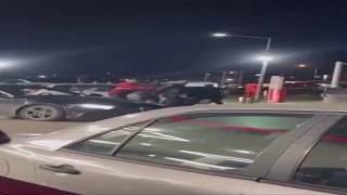 Akaryakıt istasyonunu boks ringine çevirdiler