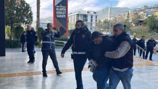 Alanyada bıçak ve zincirlerin kullanıldığı kavgaya 3 tutuklama