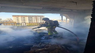 Alevlere teslim olan evinden çıkmak isteyen şahıs yaralandı