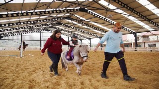Aliapark Atla Terapi ve Hipoterapi Merkezi yeni yüzüyle hizmete açıldı