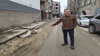 Altyapı çalışmaları sırasında bozulan sokağın onarılması bekleniyor