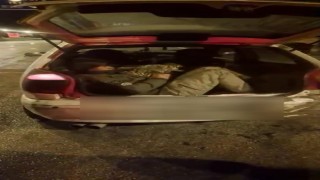 Amasyada durdurulan otomobilden 5 kaçak göçmen çıktı