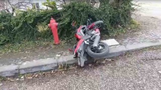 Ankarada motosiklet sürücüsü köpeğe çarpmamak isterken kaza yaptı