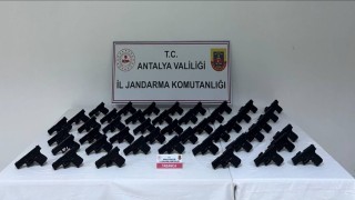 Antalyada durdurulan araçtan 45 adet ruhsatsız tabanca çıktı