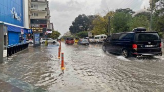 Antalyada sağanak ve şiddetli rüzgar etkili oldu