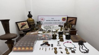Antalyada tarihi eser ve kaçak eşya operasyonu