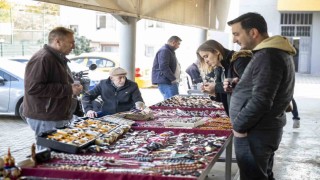 Antika pazarı, Mersinde nostalji tutkunlarını buluşturuyor