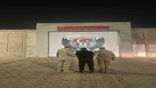 Aranan eski icra müdür yardımcısı yasa dışı yollarla Türkiyeye girmeye çalışırken yakalandı