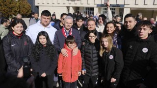 Ardahana atanan Vali Mehmet Fatih Çiçekliyi uğurlama töreninde duygu dolu anlar