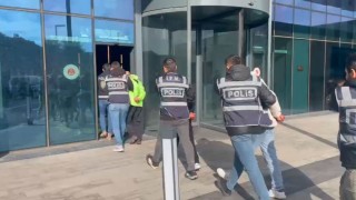 Arnavutköyde haraç çetesine darbe: Lastikçiyi kurşunlayan 5 şüpheli yakalandı