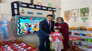 Arpaçayda öğrencilerin karne heyecanı