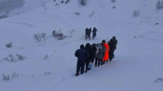 Artvinde çığ altında kalan çobanları arama çalışmaları sürüyor