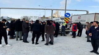 Aşkale Belediyesinden yolda kalan sürücülere sıcak ikram