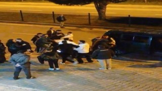 Asker eğlencesinde yumruklar havada uçuştu