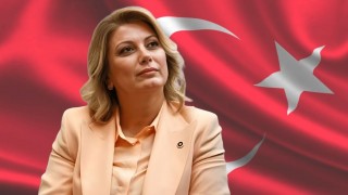 Asu Kaya: “Bu millet bayrağına uzananı affetmez”