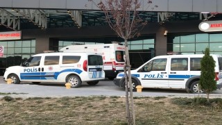Av tüfeğini kontrol ederken yanlışlıkla kendini vurdu