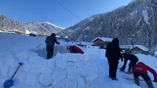 Ayder Yaylasına yapılan ‘iglolar ilgi çekiyor