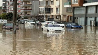Aydında dereler taştı, sokaklar göle döndü