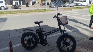 Aynı istikamette giden motosiklet ile elektrikli bisiklet çarpıştı: 1 yaralı