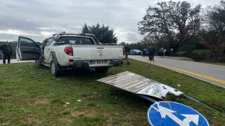 Ayvacıkta iki araç çarpıştı: 2 yaralı