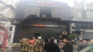 Bahçelievlerde polyester fabrikasında korkutan yangın