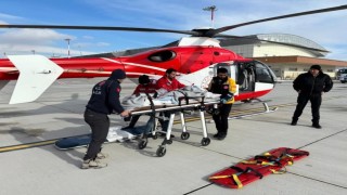 Bahçesarayda kazada yaralanan çocuk helikopterle Vana nakledildi