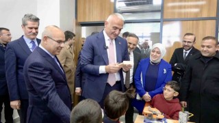 Bakan Ersoy: Kütüphanelerimiz gençlerimizi geleceğe hazırlıyor