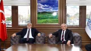 Bakan Işıkhan, Ordu Büyükşehir Belediyesini ziyaret etti