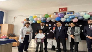 Bakan Tekin, Ağrıda öğrencilerin karne heyecanına ortak oldu