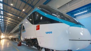 Bakan Uraloğlu: Milli Elektrikli Hızlı Trenimizi 2026 yılı içerisinde raylara indirerek test sürecini başlatacağız