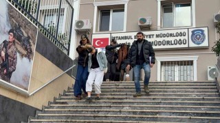 Bakırköyde 2 kadın girdiği iki farklı evden 1 milyon TLyi bulan ziynet eşyaları çaldı